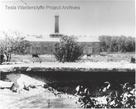 Тот же подвал, видно только основание верхнего этажа.