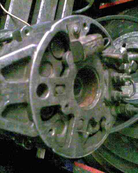  Задня крышка генератора,с такой конструкцией они все примерно так выглядят